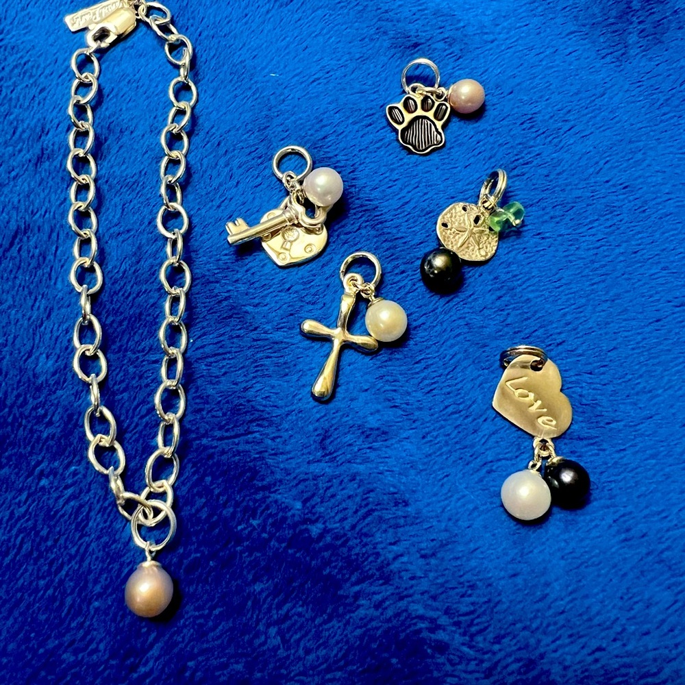Vantel pearl charms and bracelet